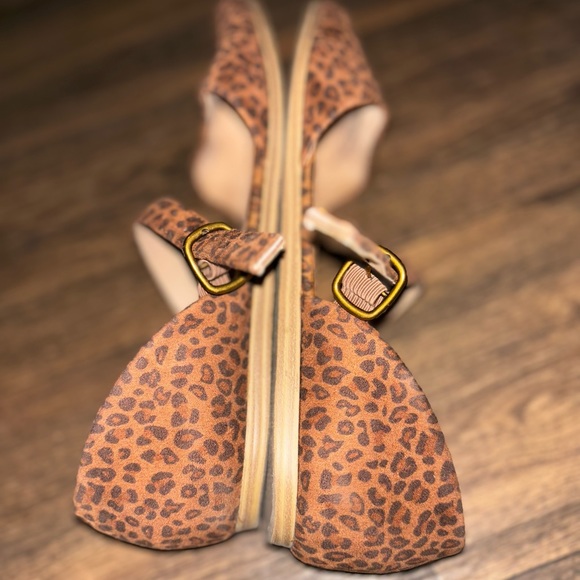 Leopard closed toe flats - Picture 7 of 7